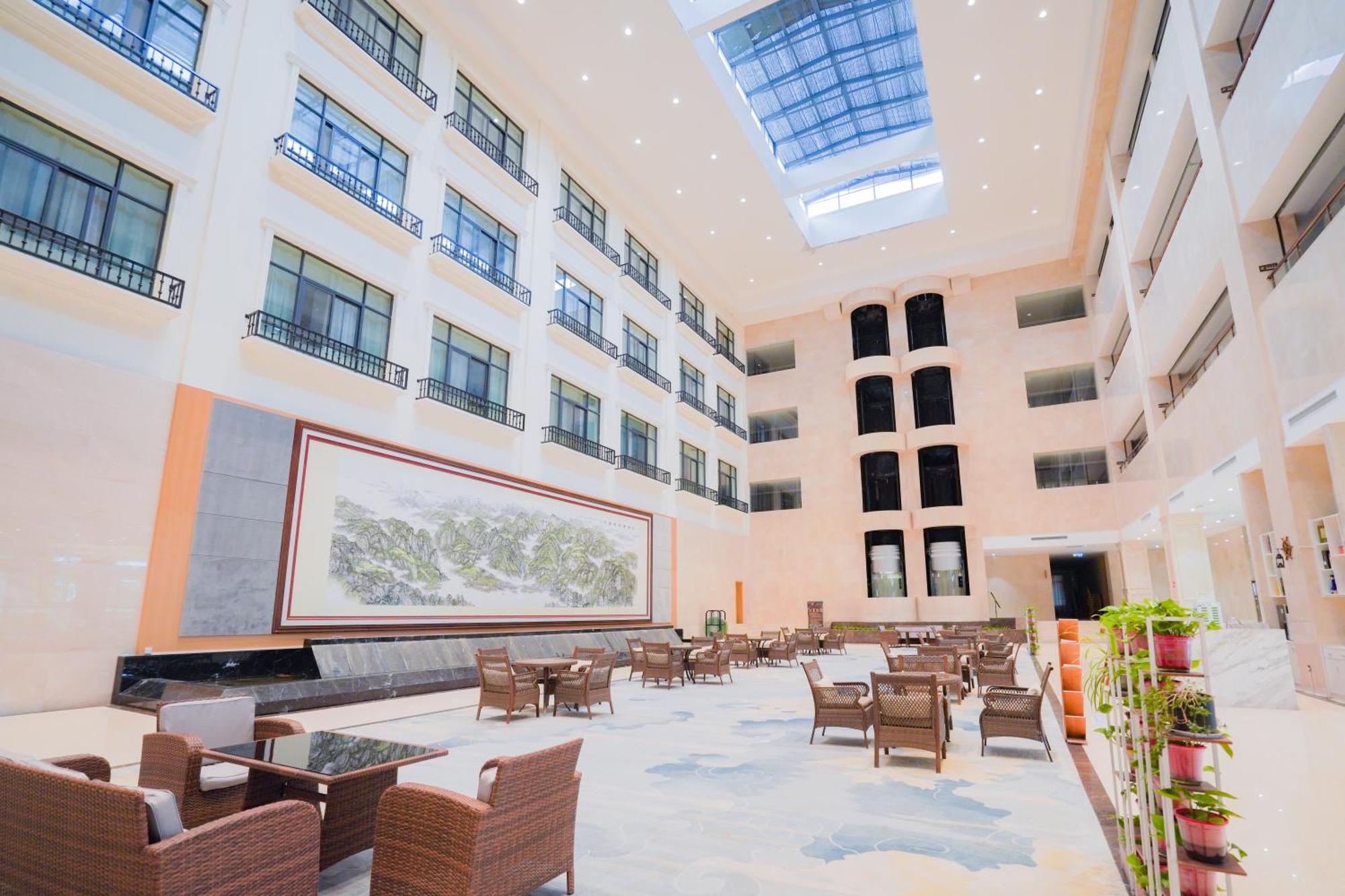 Huashan Xinghe International Hotel Huayin Exterior photo