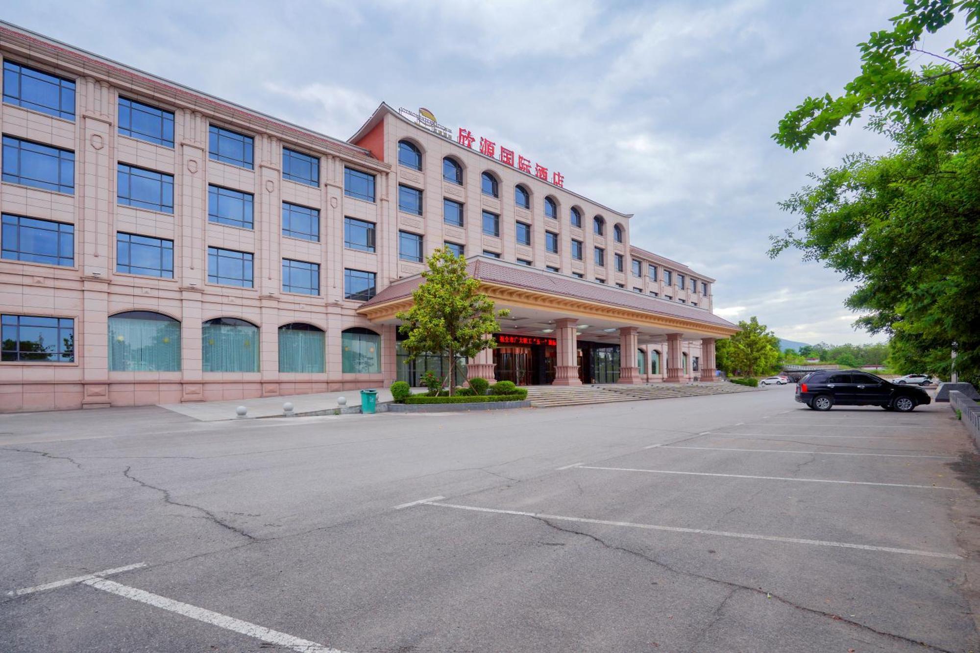 Huashan Xinghe International Hotel Huayin Exterior photo